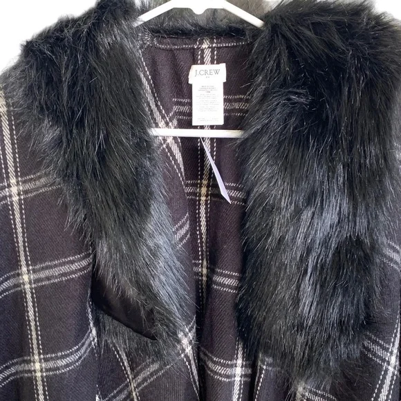 🆕 J.Crew Factory Women's Faux Fur Cape Scarf - Picture 3 of 9